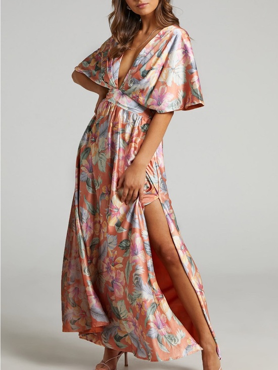 Showpo. Dresses & Skirts - 💋NWT showpo sophia plunge neck bat wing sleeve maxi dress in multi floral